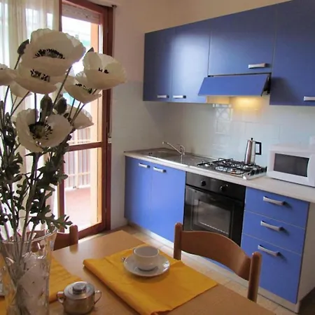 Comfy With Pool Access Apartamento